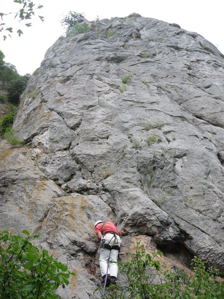 Marin on the communal start of two routes on the left (down-canyon) side of the main buttress (known as "The Butt). The leftmost route is 5.9 (called Med II) and the center route that goes over the small ceiling at mid-height is 5.10a/b (called Super Seks). Just left of this buttress is a large cave.