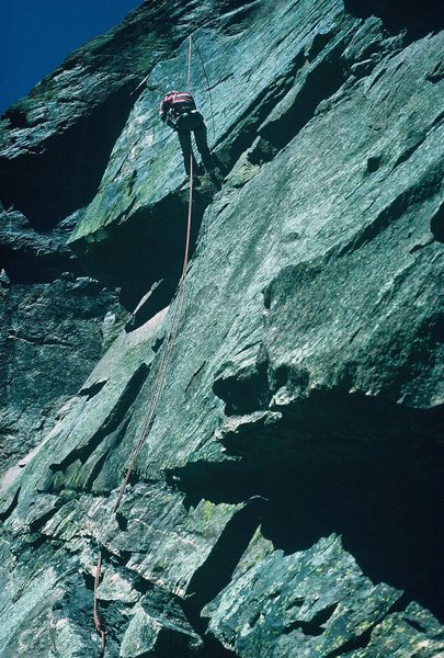 Descent by rappel from C'est la Morte. Whistle Stop and C'est la Morte share the same "summit" ledge.