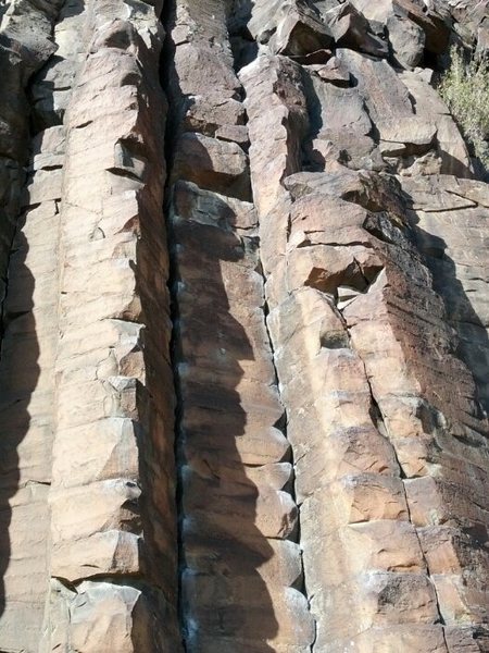 Nice climb. Make sure you stay on the face at the top. If you go to the big ledge on the left it is a far reach to clip the last bolt.