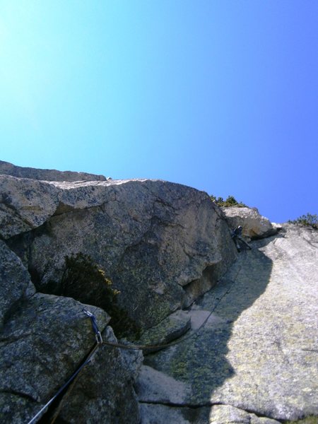 Pitch ten (6b+), Zeichen der Freundschaft, just before the crux traverse.