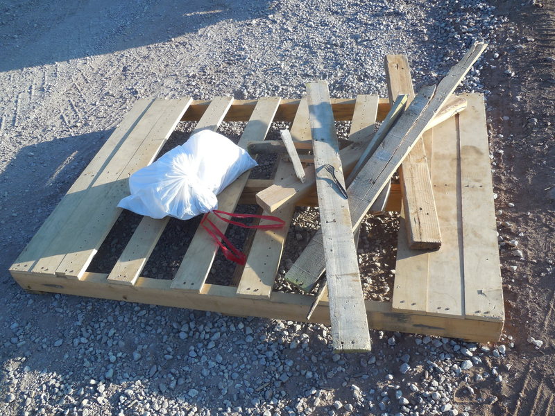 While leaving trash at Texas Canyon is never acceptable, there wasn't as much trash as Ed Nummelin's post seemed to indicate. Another pallet? Really!!<br>
PACK IT IN.....PACK IT OUT.