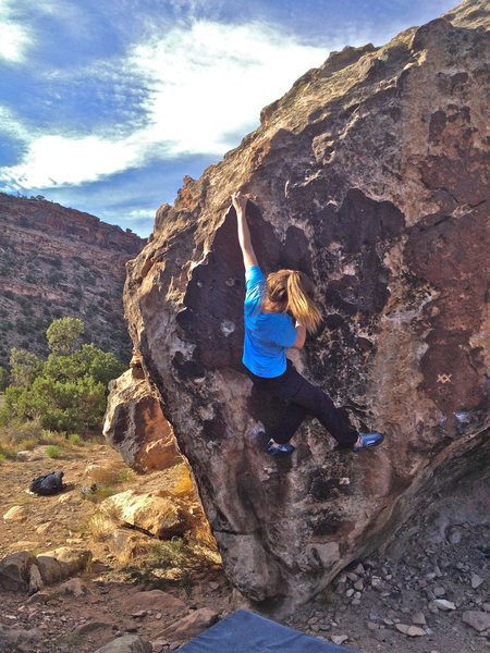 Kylie crushin' it with a textbook twistlock.