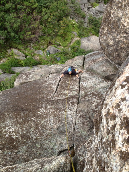 Straddling the twin cracks coming up to Groovy