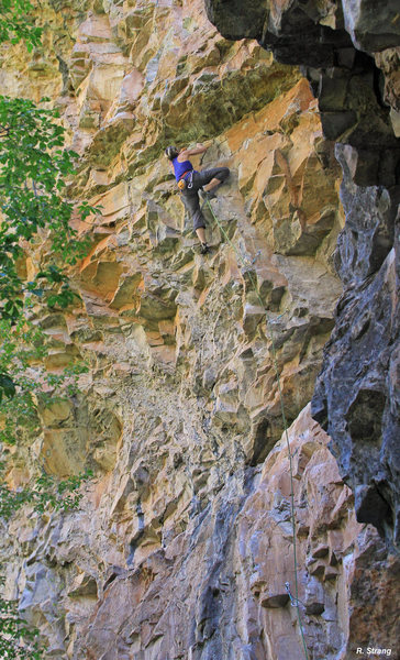 Gabriela nears the first crux roof on Genesis (5.12a).