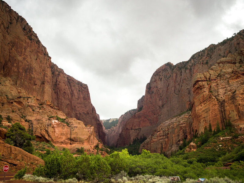 The sport routes are alllll the way at the back, on the right-hand side. Takes around 30-40 minutes to hike in.