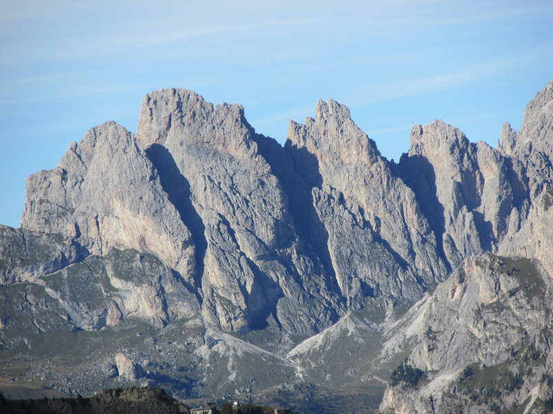 Major peaks of the Geisler Group: Kleine Fermeda (L); Grosse Fermeda (ctr), and Odla de Cisles (R).