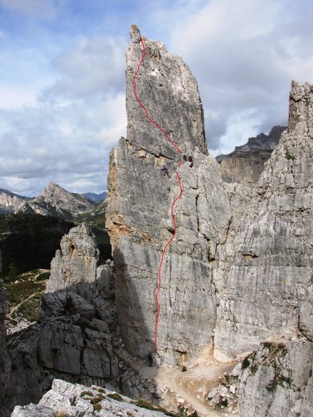 Approximate route sketch, via Normale on Torre Inglesi. Taken from summit of Torre Quarta Bassa.