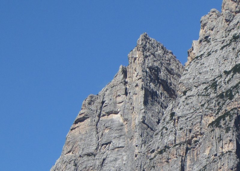 Photo shows upper pitch details, which are on the face just R. from arête crest.