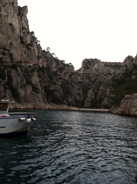 A view of the Calanques d'En Vau on a gloomy day. The short spire is the Petite Aiguille and to its right is Saphir.