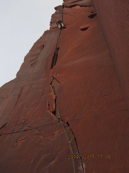 almost to the top... who ever went to the right off the ledge has no clue how to find a route? but has plenty of time to scratch in "no anchors" on more then one rock on top of pitch one