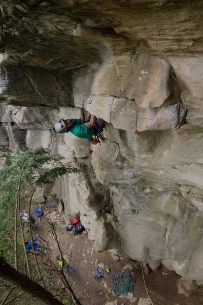 Moving above the anchor of "Clicking Barnacles" and into the crux<br>
photo: Andy Walbon