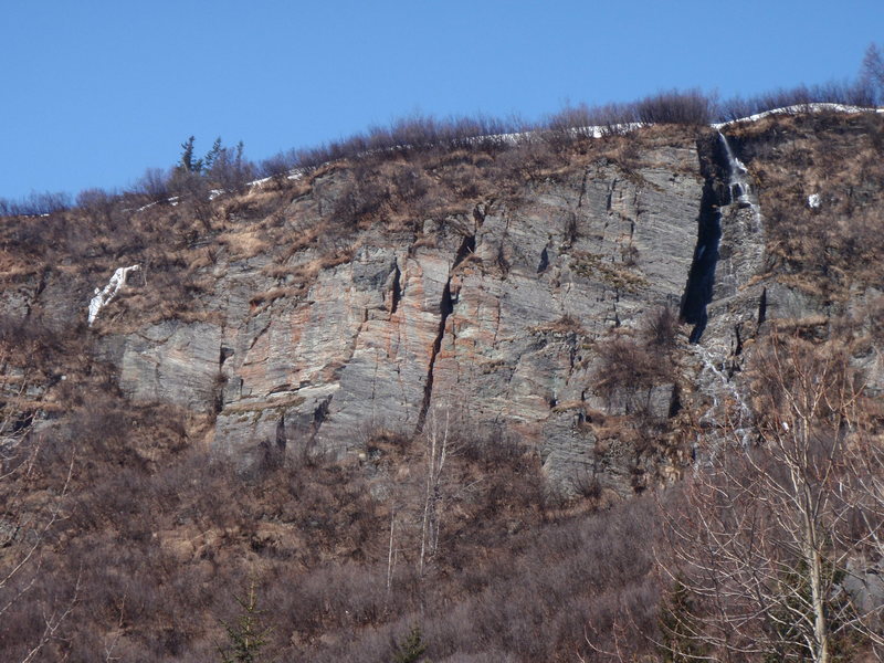 Fudgecicle Chimney is the large chimney that splits the wall