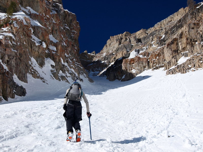 Entering the couloir via the (climber's) right fork.