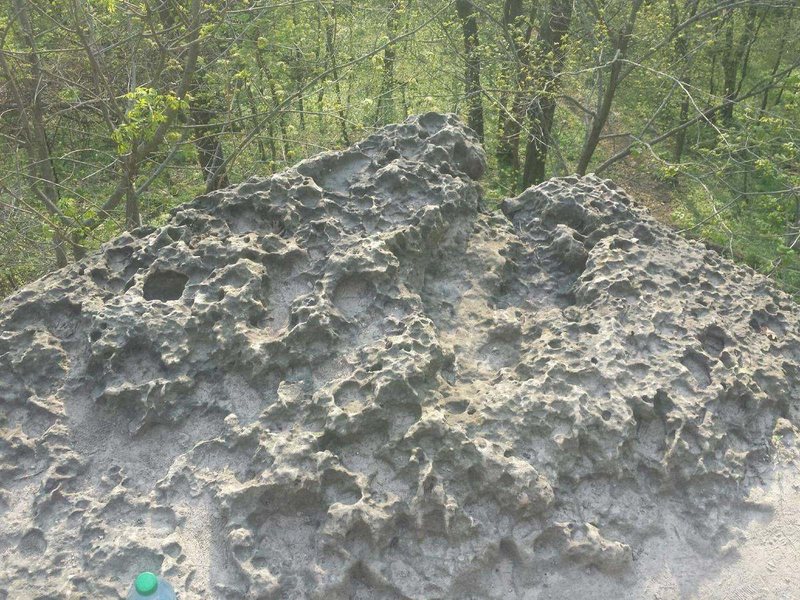 Some of the upper layers of rock are full of pockets, with the lower layers being cracked - sometimes chossy - or crimpy holds. -- Ledge Park
