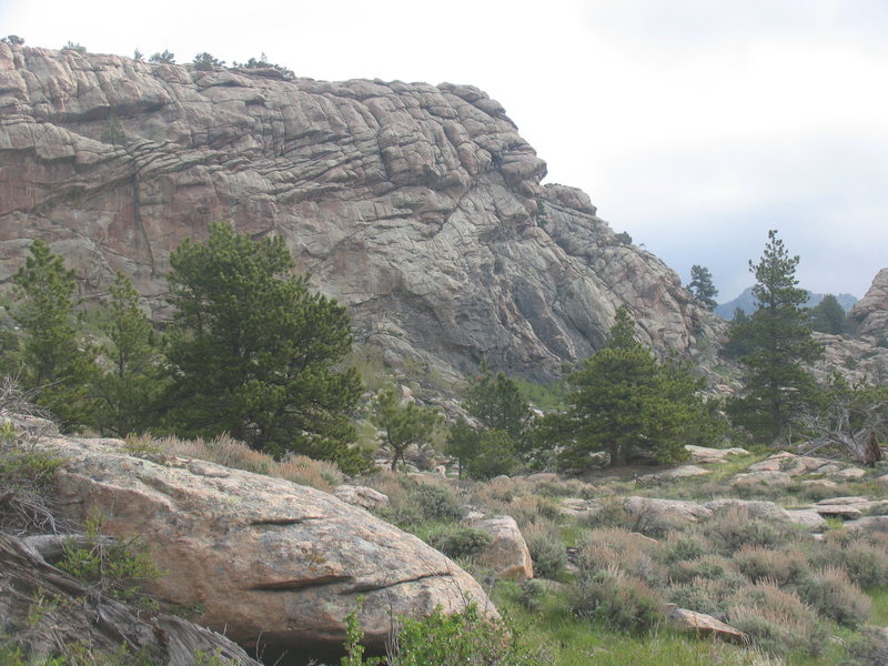 The east end of the Meadows Mound has some 10 sport climbs on the black amphibolite dike that intrudes the Reese Mtn granite. The texture is steep with many good jugs.