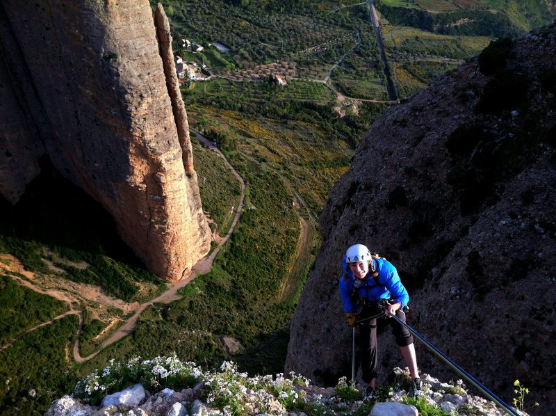 Rappelling from El Fire after climbing Directa as Cimas. El Pison in the background.
