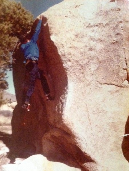 Mike Fogarty, Out of Touch V2+, fun reach, fun mantel<br>
Photo Mike Paul