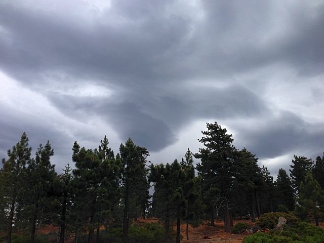 Mammatus clouds promising rain, San Bernardino Mountains