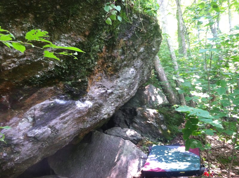 The line, hard to see the whole thing because of the curvature of the rock