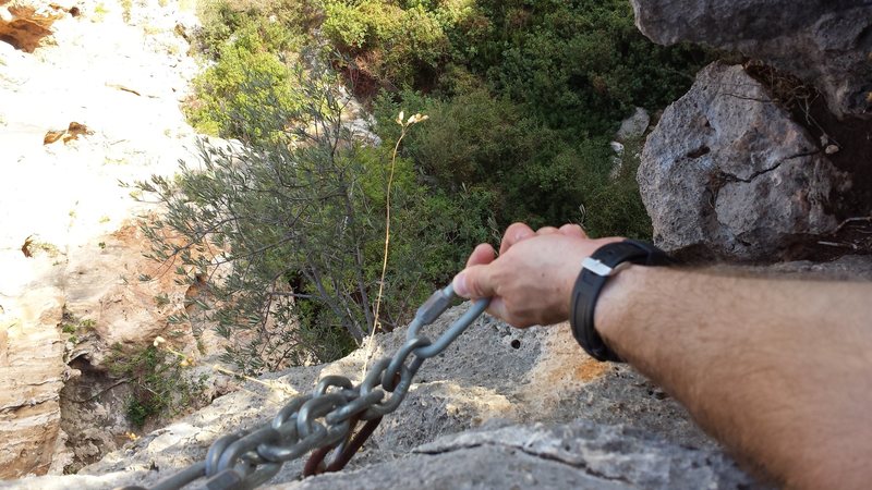 A good rappel station that can take you straight to the crag, if you don't wanna keep hiking to find the gulley.