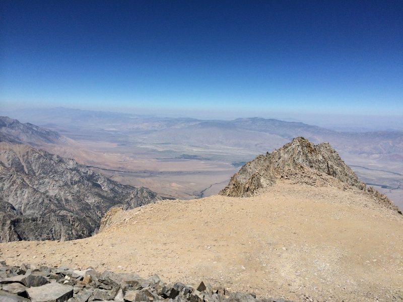 Looking back across the summit plateau from the main summit to the West Horn.