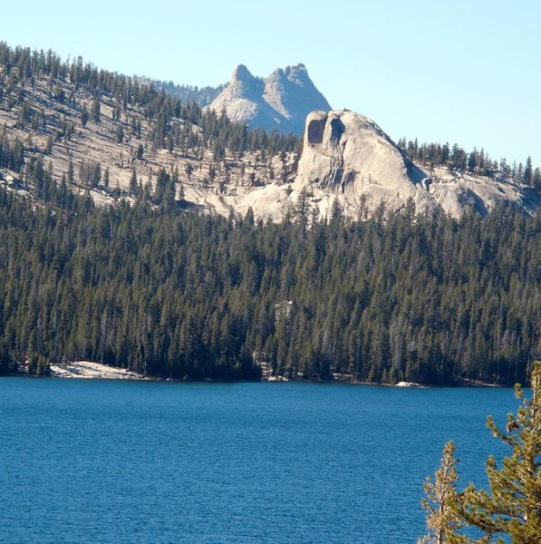 Trapper Dome, Dogtooth Peak behind. Telephoto image perspective-shrunk depth of field.