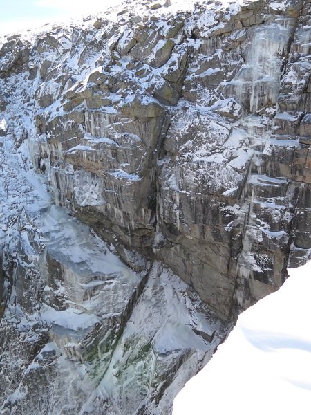 The route follows the icy chimney feature to the left of the ice trying to form on Silhouette.