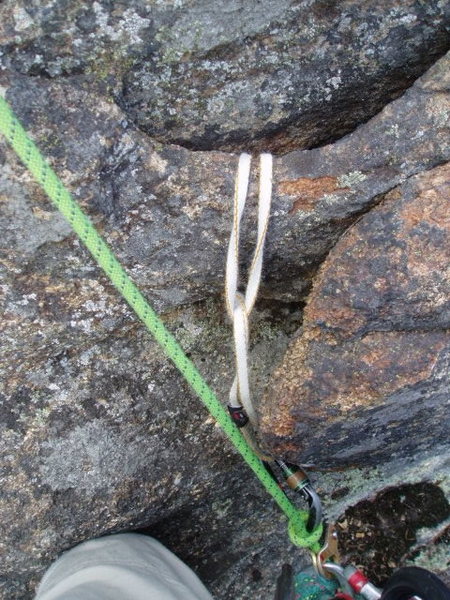 Thread at start of P2 (or end of P1) of Ruberneck, to the R of the tree ledge