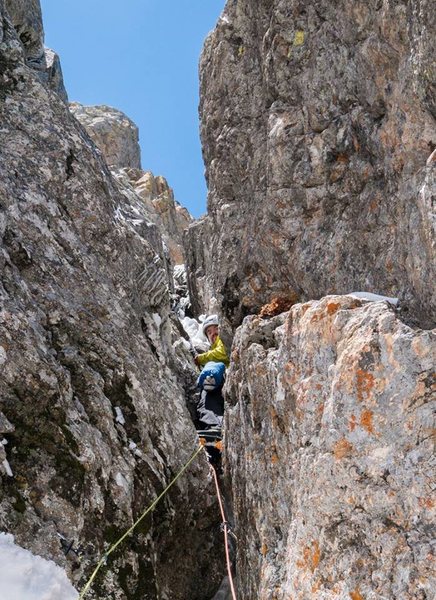 Erik Wellborn established in the second-pitch chimney.<br>
<br>
Photo by Erik Rieger.