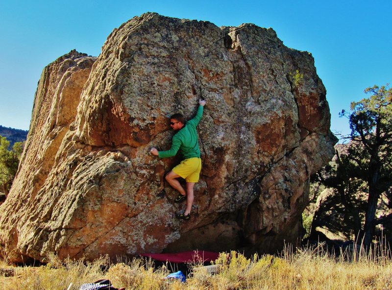 Using the right hand pinch to settle the feet on Credit Cooker.