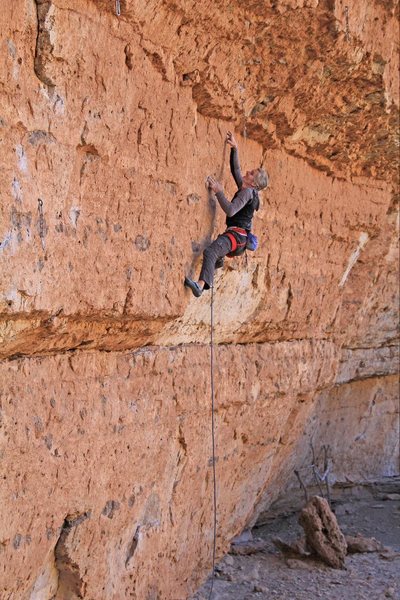 Ed starts up another hard one<br>
John Wayne's Knee (5.12d)
