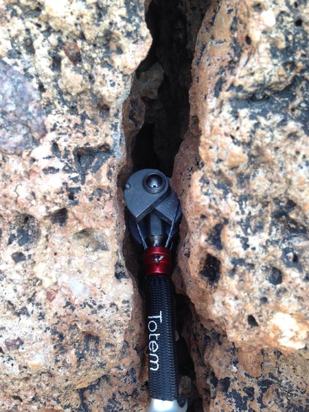 Red totem basic in lower crack