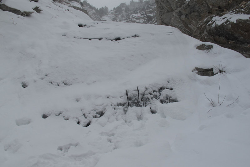 GWI in horrible shape Dec 28, 2014; base of climb. Upper bulge at top of photo.