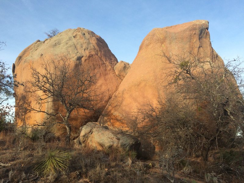 Loop Rocks Nature Rock Climbing in Loop Boulders, Enchanted Rock State Natural Area