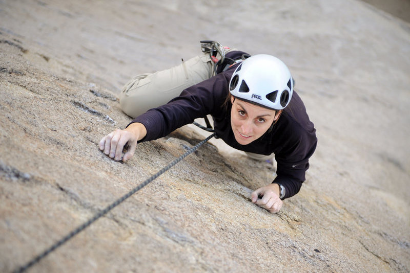 Marisa Fienup climbs Rotten Bananas, on the Tall Wall, Alabama Hills.<br>
