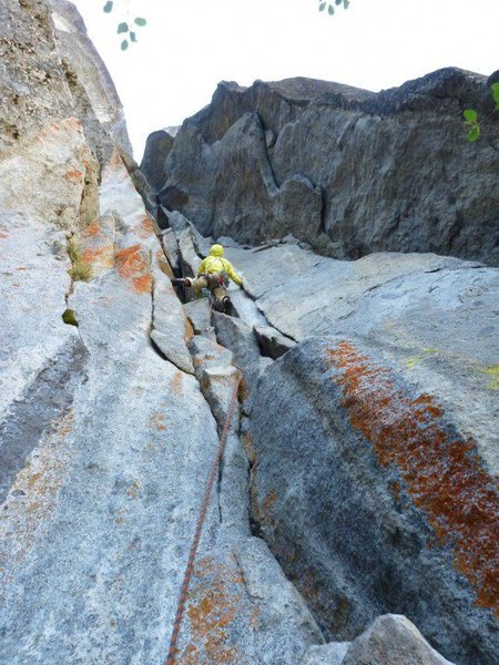 P8,10b, another long excellent pitch, twin cracks just below pressure chamber