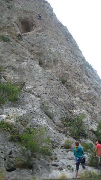 Jordan Otto on the 1st pitch of Joes Garage on the left. With anoth climber above and to the right on Gringo Disco.