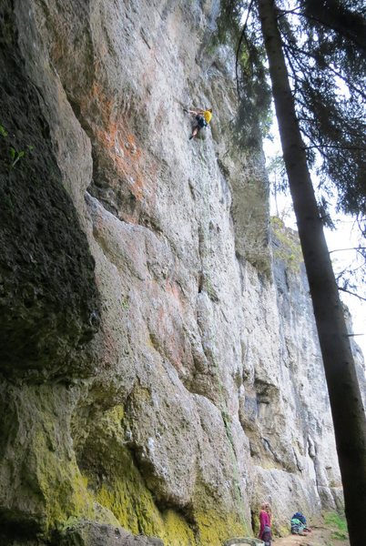 From this point it's basically a sprint to reach fingerlocks on the hanging slab.
