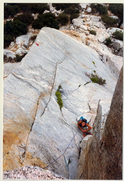 Thi-Ly Hayes climbing up into the big recess that leads to the True Horn. You can see almost the entire "The Edge" with a red sling at the infamous beay, and also visible is "The Last Judgement", which takes the crack with that bush.