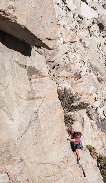 Bolted face below the crack