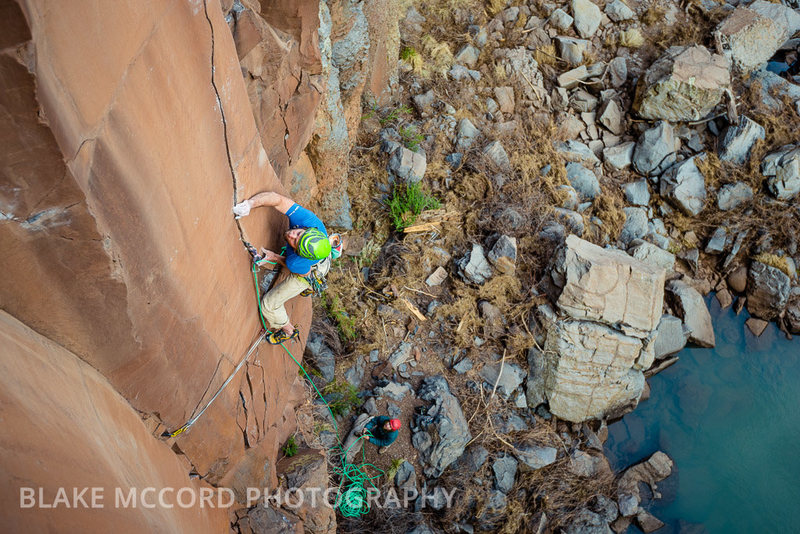 J.Snyder on the offset seem boulder problem<br>
<br>
Photo:blakemccordphoto.com