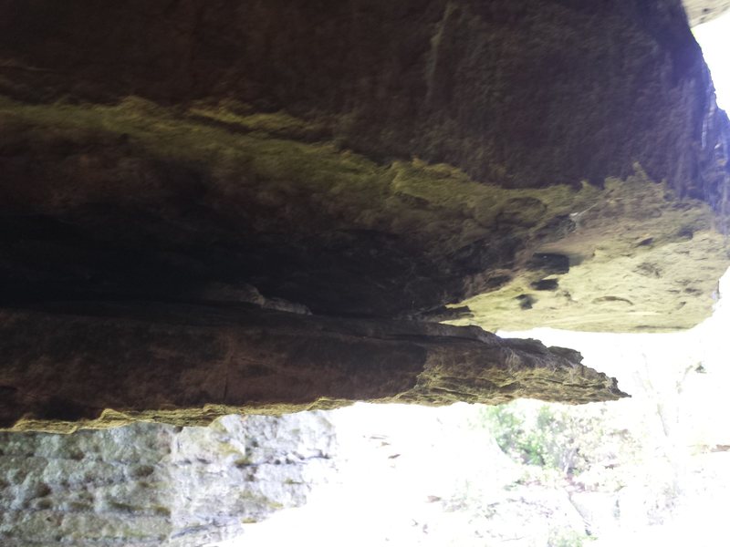 View of the lower flake under the right ledge. Be cautious of this flake as it seemed weak. The belay ledge belay has space to the left and would be out of the way of the flake.
