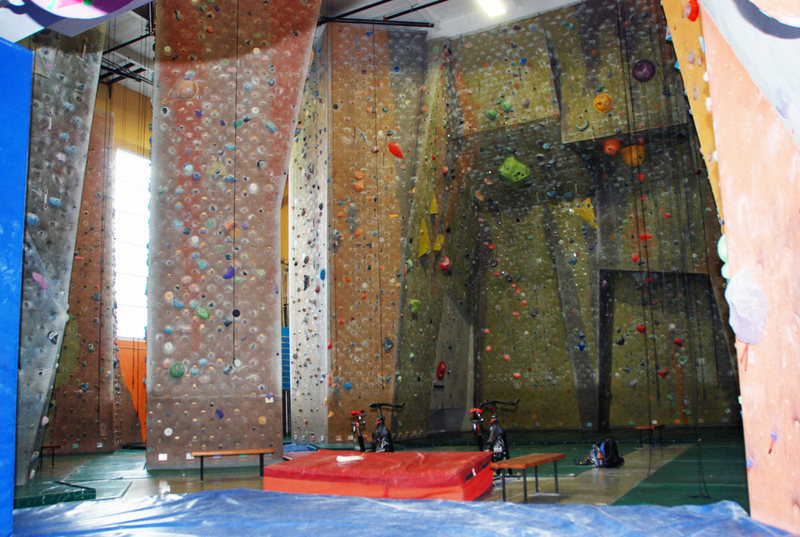 Gym A, <br>
One of the two rooms of this huge climbing gym. That also has (but can't see) a training section, a kids section and a boulder section (plus the other room which is even bigger)