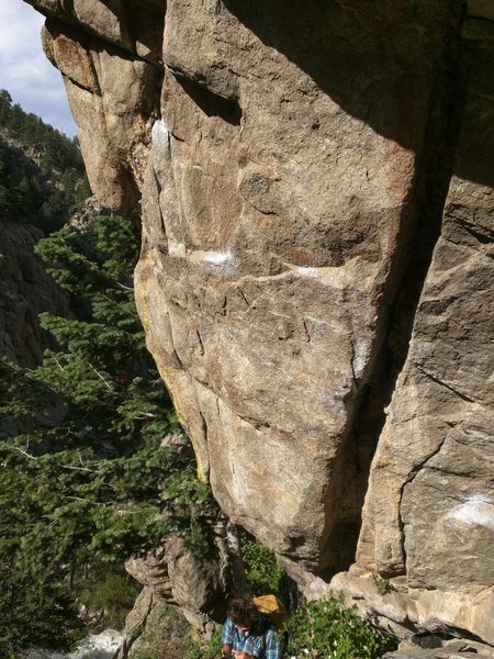 Start of GI moves left out of the crack feature to the chalked crimp rail and then up and left again to the chalked horn.<br>
<br>
Place gear in the crack if you're uncomfortable making the semi-reachy clip, or bring a stick clip.
