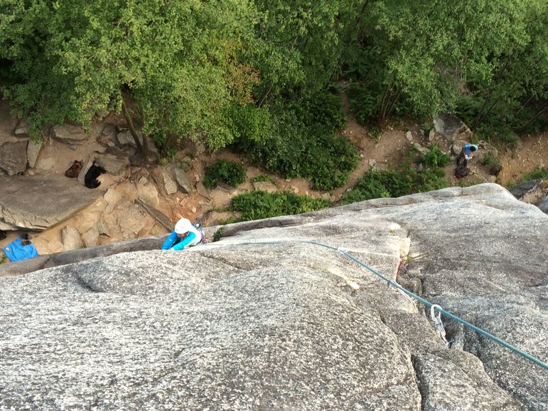 Jess jamming in the first vertical crack (that leads to the horizontal traverse crack).