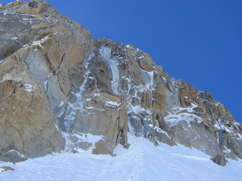 The Chere is the prominent ice gully center right. The line on the left is the Perroux Gully III, 4+ ice, 5.9 300m