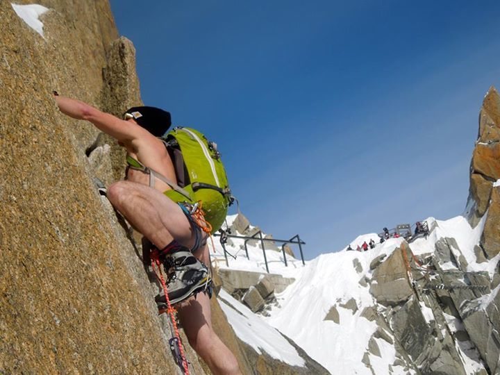 enjoying some airy crack in front of the tourists