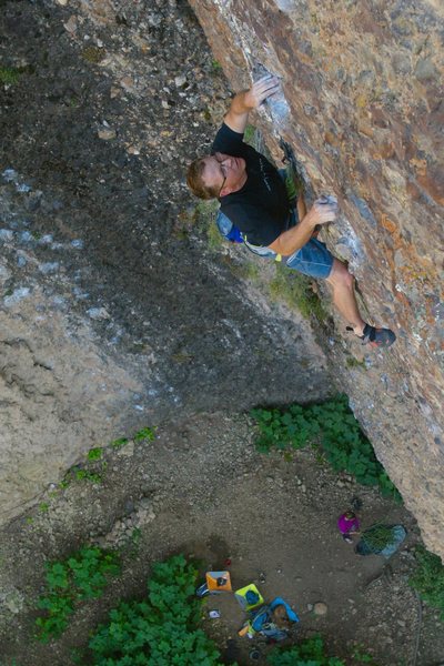 Doug Dickens moving upwards on the 28-bolt line.