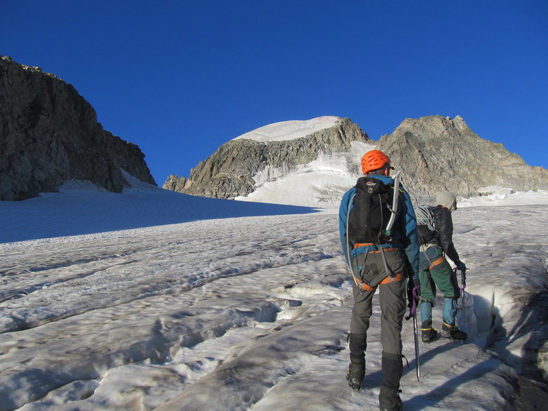 Mara Gans and Gabe Kiritz crossing the Gannett Glacier on the approach to the Northeast Ridge of Gannett Peak.
