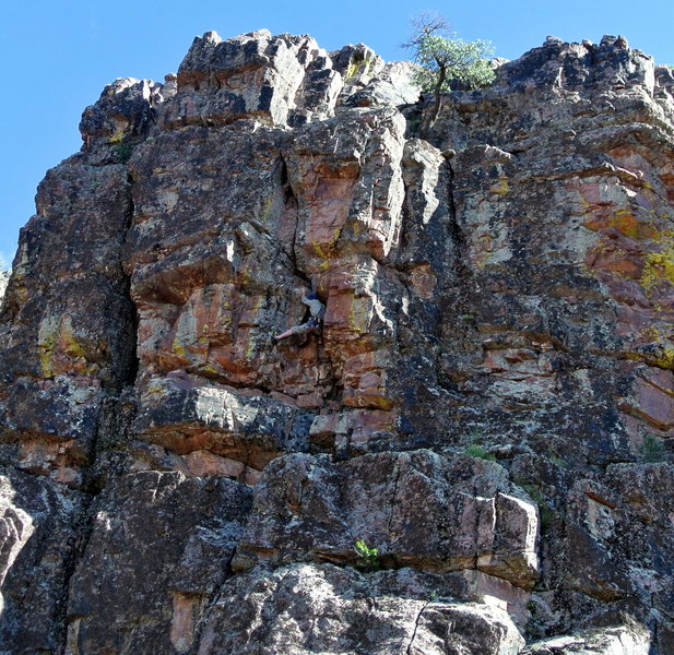 Brent Bingham heading up on Frogleg Squimney's fun part.<br>
<br>
Crown Dancer is the dark wide crack on the left; much easier route than this one.